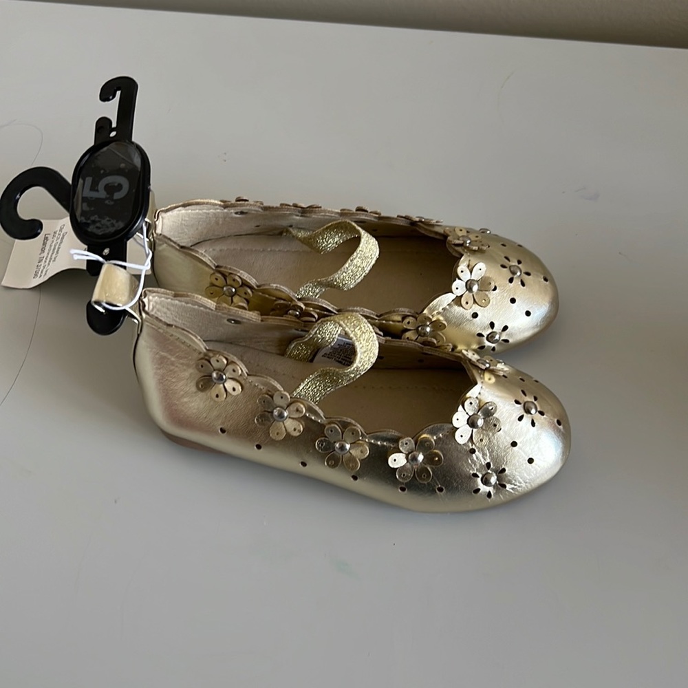 NEW Baby Flats Size 5